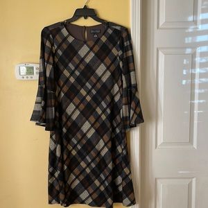 Jessica Howard Woman long sleeves dress.